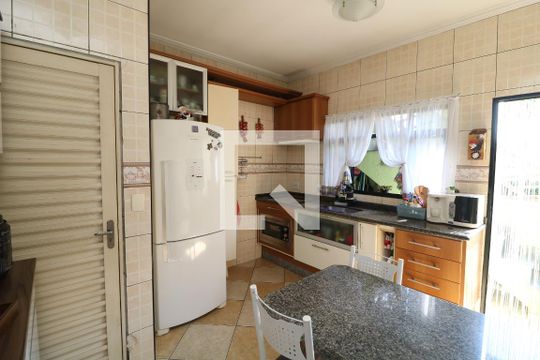 Cozinha de casa à venda com 3 quartos, 376m² em Vila Carrão, São Paulo
