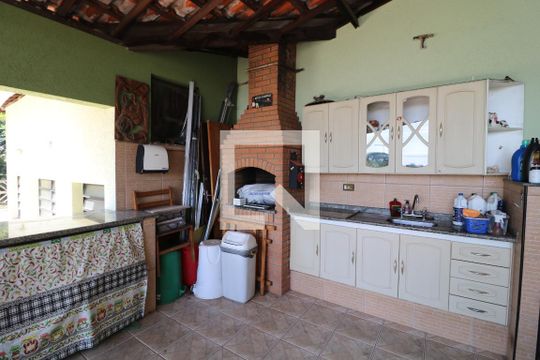 Churrasqueira de casa à venda com 3 quartos, 376m² em Vila Carrão, São Paulo