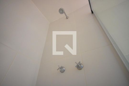Banheiro  de apartamento à venda com 2 quartos, 52m² em Farrapos, Porto Alegre