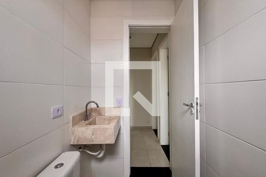 Banheiro de apartamento para alugar com 2 quartos, 50m² em Utinga, Santo André