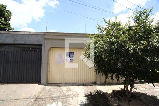 Fachada de casa para alugar com 3 quartos, 150m² em Granada, Uberlândia