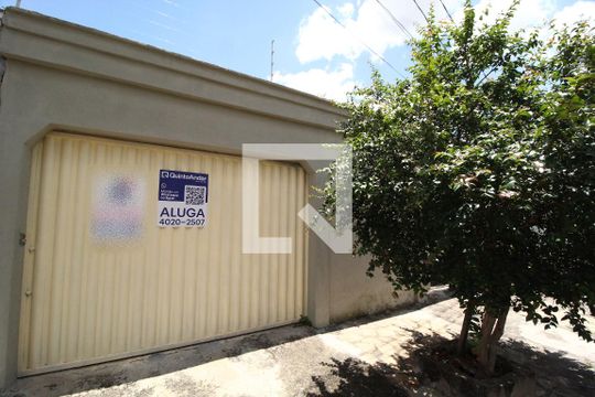 Fachada de casa para alugar com 3 quartos, 150m² em Granada, Uberlândia