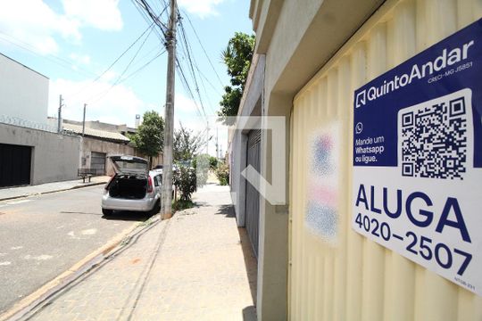 Plaquinha de casa para alugar com 3 quartos, 150m² em Granada, Uberlândia