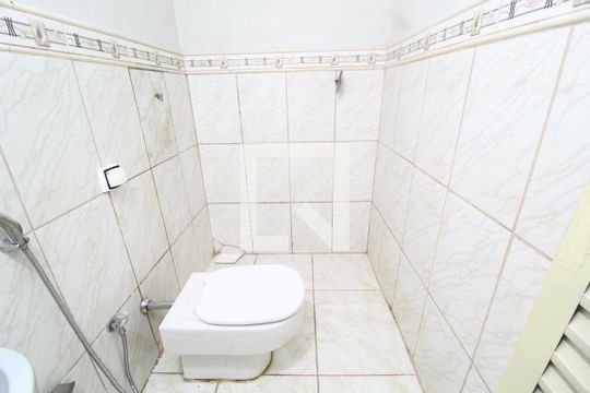 Banheiro do Quarto 3 de casa para alugar com 3 quartos, 150m² em Granada, Uberlândia