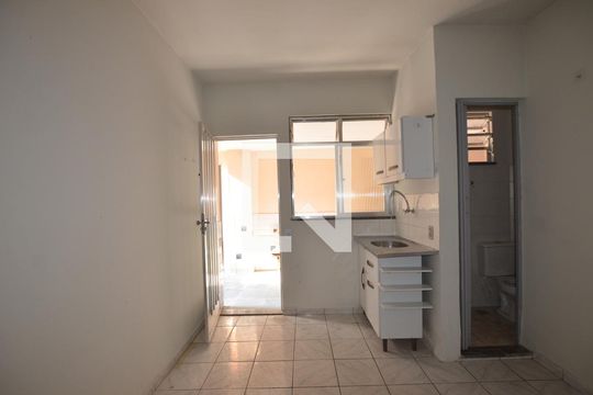 Sala/Cozinha de apartamento para alugar com 1 quarto, 50m² em Osvaldo Cruz, Rio de Janeiro
