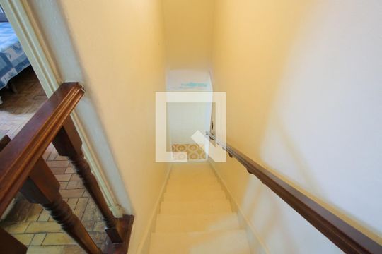 Escada de casa à venda com 2 quartos, 105m² em Penha de França, São Paulo