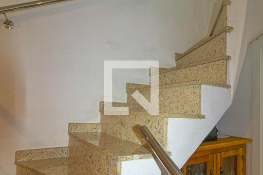 Escada de casa de condomínio à venda com 2 quartos, 70m² em Rio Branco, Canoas