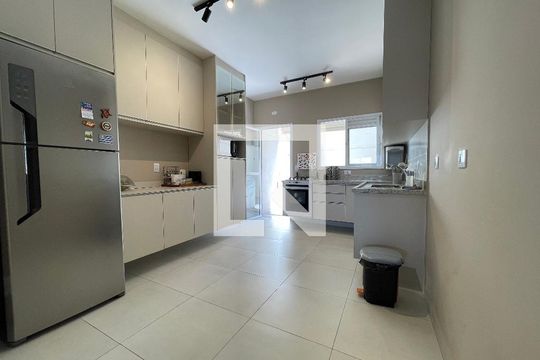 Cozinha de casa para alugar com 2 quartos, 91m² em Rio Pequeno, São Paulo
