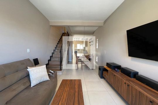 Sala de casa para alugar com 2 quartos, 91m² em Rio Pequeno, São Paulo
