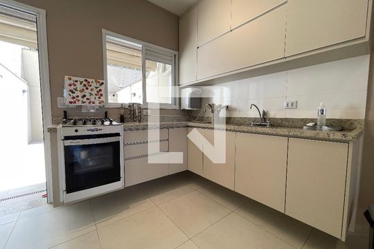 Cozinha de casa para alugar com 2 quartos, 91m² em Rio Pequeno, São Paulo