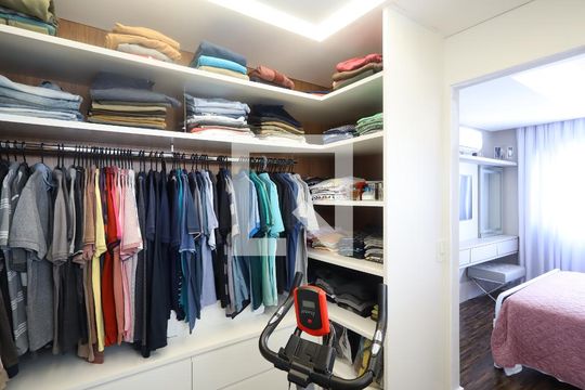 Closet da suíte de apartamento à venda com 2 quartos, 125m² em Jardim Vazani, São Paulo