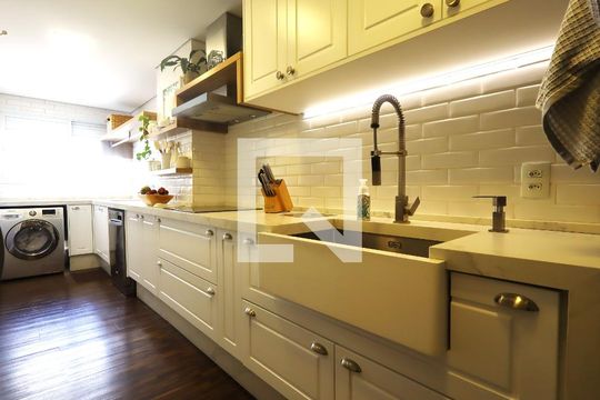 Cozinha de apartamento à venda com 2 quartos, 125m² em Jardim Vazani, São Paulo