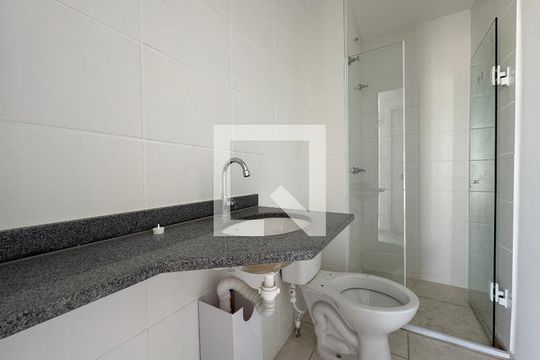 Banheiro Social de apartamento para alugar com 3 quartos, 57m² em Vargem Grande, Rio de Janeiro