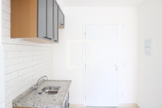 Cozinha e Área de Serviço de apartamento à venda com 2 quartos, 38m² em Água Branca, São Paulo