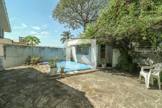 Área comum - Piscina de casa à venda com 3 quartos, 180m² em Três Figueiras, Porto Alegre