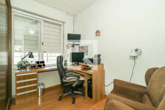 Quarto de casa à venda com 3 quartos, 180m² em Três Figueiras, Porto Alegre