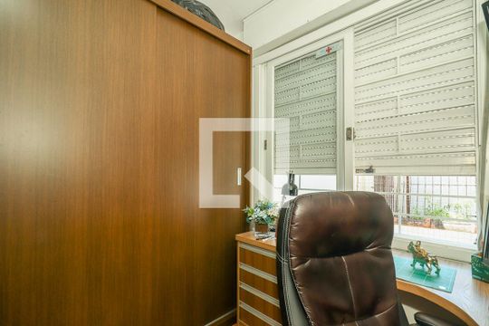 Quarto de casa à venda com 3 quartos, 180m² em Três Figueiras, Porto Alegre