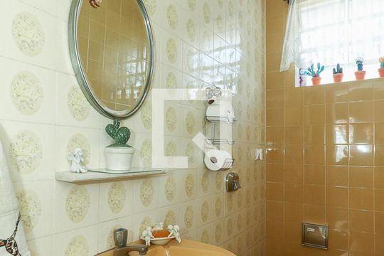 Lavabo de casa à venda com 3 quartos, 180m² em Três Figueiras, Porto Alegre