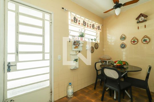 Cozinha de casa à venda com 3 quartos, 180m² em Três Figueiras, Porto Alegre