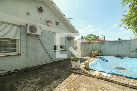 Área comum - Piscina de casa à venda com 3 quartos, 180m² em Três Figueiras, Porto Alegre