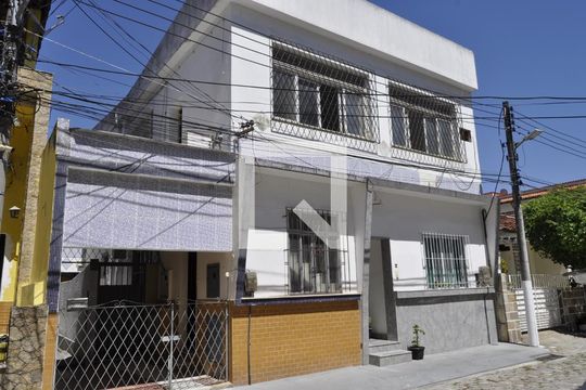 Fachada de casa à venda com 4 quartos, 211m² em Lins de Vasconcelos, Rio de Janeiro