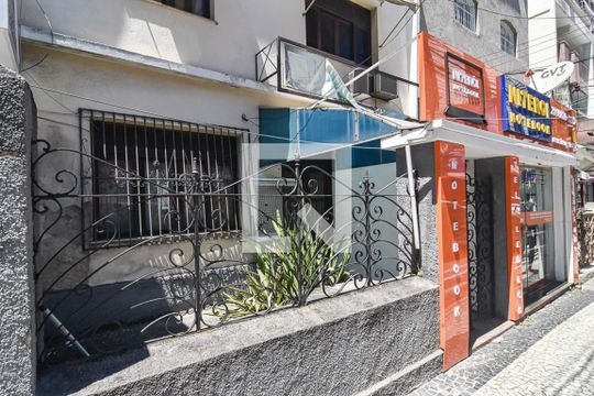 Fachada  de casa à venda com 4 quartos, 120m² em Icaraí, Niterói