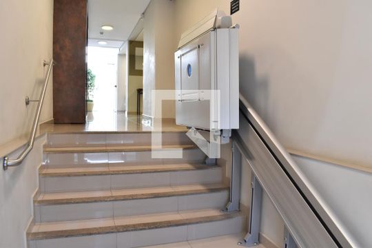 Área comum - Hall de Entrada de apartamento para alugar com 1 quarto, 38m² em Centro, Curitiba