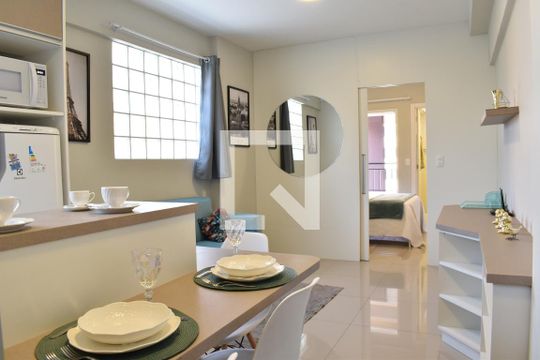 Sala de apartamento para alugar com 1 quarto, 38m² em Centro, Curitiba