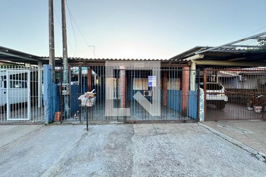 Fachada de casa à venda com 2 quartos, 180m² em Santos Dumont, São Leopoldo