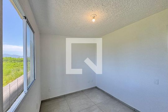 Quarto 1 de apartamento para alugar com 2 quartos, 44m² em Vargem Pequena, Rio de Janeiro