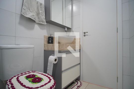 Banheiro de apartamento à venda com 2 quartos, 58m² em Primavera, Novo Hamburgo