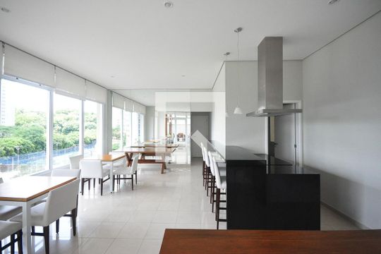 Área comum de apartamento para alugar com 2 quartos, 76m² em Vila Suzana, São Paulo