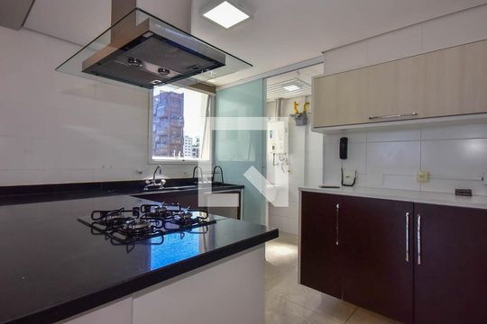 Cozinha de apartamento para alugar com 2 quartos, 76m² em Vila Suzana, São Paulo