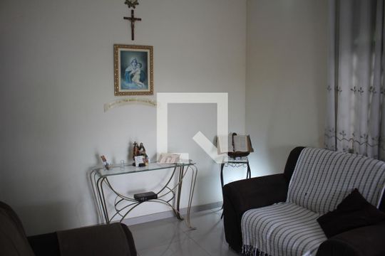 Sala de casa à venda com 4 quartos, 320m² em Novo Eldorado, Contagem
