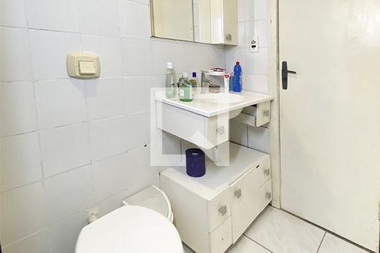 Banheiro de apartamento para alugar com 1 quarto, 40m² em Centro, São Leopoldo