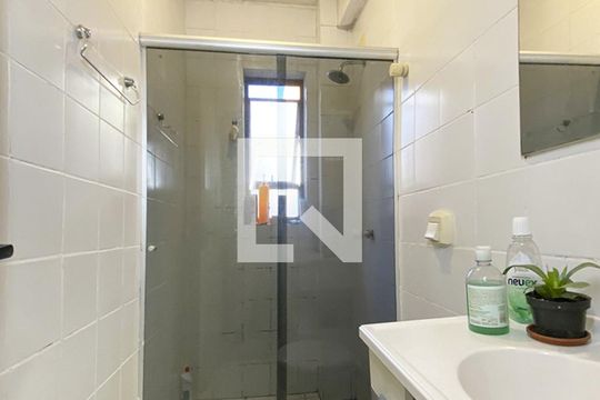 Banheiro de apartamento para alugar com 1 quarto, 40m² em Centro, São Leopoldo