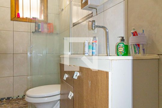 Banheiro de casa à venda com 1 quarto, 150m² em São José, Canoas