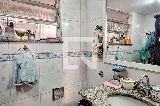 Banheiro de apartamento à venda com 2 quartos, 65m² em Fonseca, Niterói