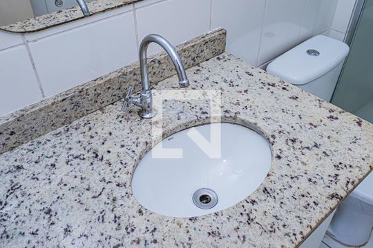 Banheiro de apartamento para alugar com 2 quartos, 82m² em Vila Amélia, São Paulo