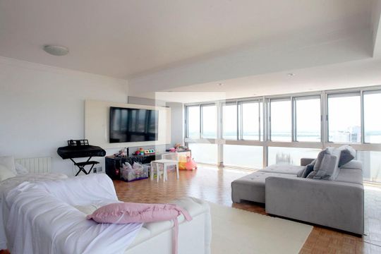 Sala de Estar de apartamento à venda com 3 quartos, 234m² em Centro Histórico, Porto Alegre