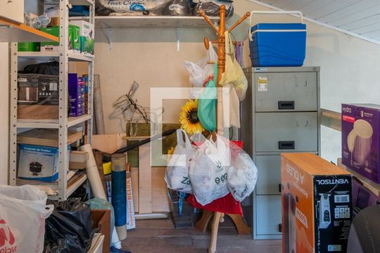 Depósito de casa à venda com 4 quartos, 200m² em Medianeira, Porto Alegre