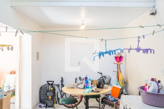 Área de Serviço de casa à venda com 4 quartos, 200m² em Medianeira, Porto Alegre