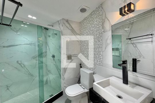 Banheiro Social de apartamento à venda com 1 quarto, 52m² em Barra da Tijuca, Rio de Janeiro