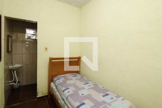 Quarto de Serviço de casa à venda com 8 quartos, 400m² em Vila Nilo, São Paulo