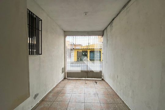 Garagem de casa à venda com 8 quartos, 400m² em Vila Nilo, São Paulo