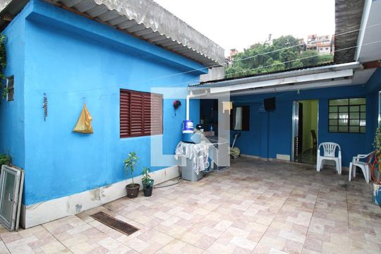 Quintal de casa para alugar com 8 quartos, 400m² em Vila Nilo, São Paulo