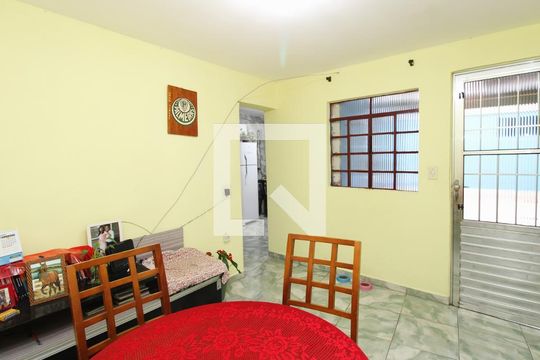 Casa à venda com 8 quartos, 400m² em Vila Nilo, São Paulo