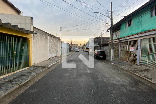 Vista da Rua de casa à venda com 8 quartos, 400m² em Vila Nilo, São Paulo