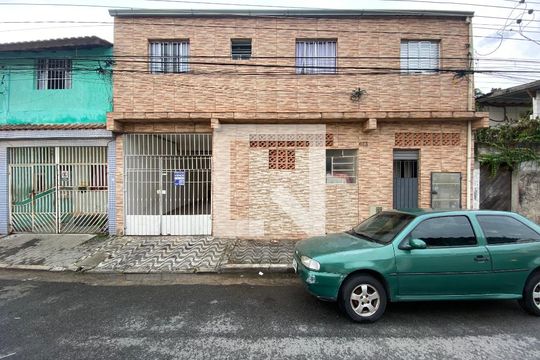 Fachada com plaquinha de casa à venda com 8 quartos, 400m² em Vila Nilo, São Paulo