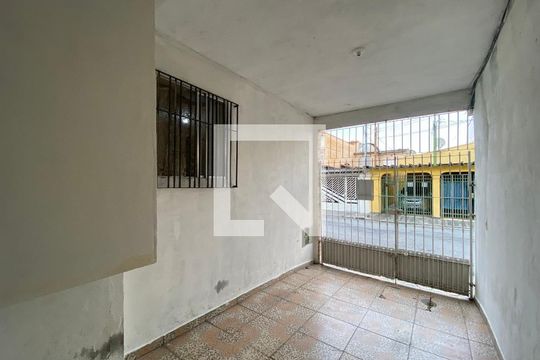 Garagem de casa à venda com 8 quartos, 400m² em Vila Nilo, São Paulo